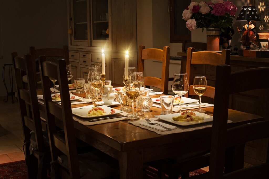 dinner, table, home-1433494.jpg